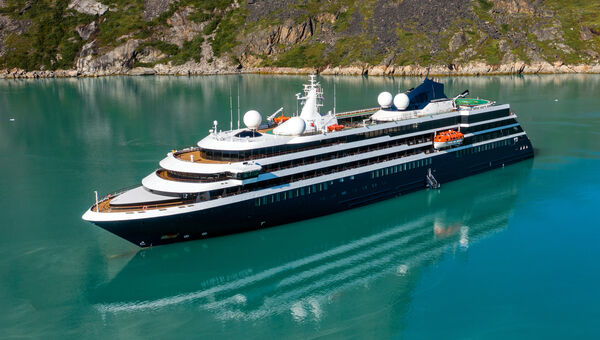 Експедиційне круїзне судно класу люкс