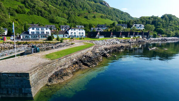 Holly Tree Hotel, Swimming Pool & Hot Tub
