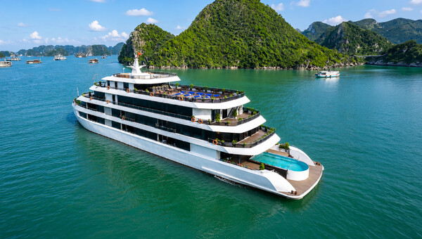 Aqua Luxury Cruise